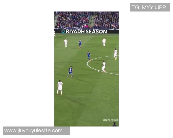 姆巴佩精彩戏耍对手轻松过人射门展现超强个人能力 姆巴佩精彩戏耍对手轻松过人射门展现超强个人能力