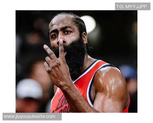 四冠中锋提前备战新赛季展现冠军气质与决心 四冠中锋提前备战新赛季展现冠军气质与决心