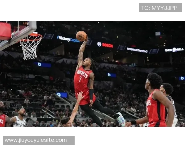 恩比德状态回暖上半场表现抢眼砍下16分助攻4次助球队争胜