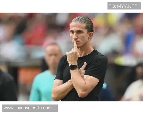 弗拉门戈主帅费利佩路易斯谈续约计划并表达回归欧洲执教愿望